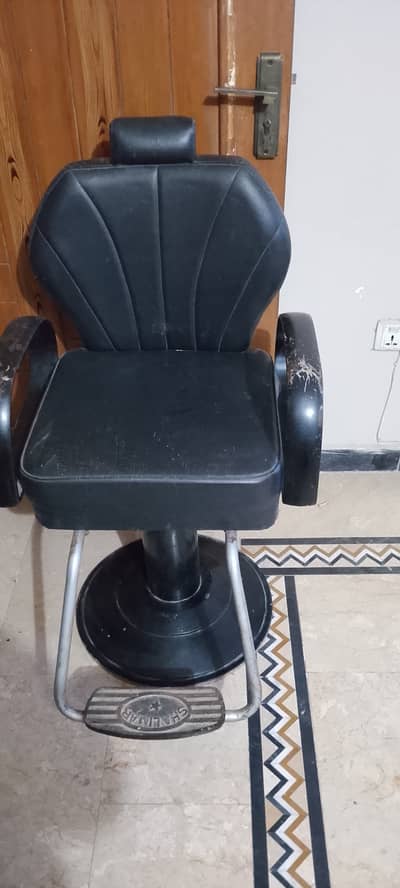 Beauty Saloon Chair used for sale in good condition