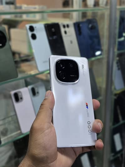 Vivo iQOO 12 Bmw edition