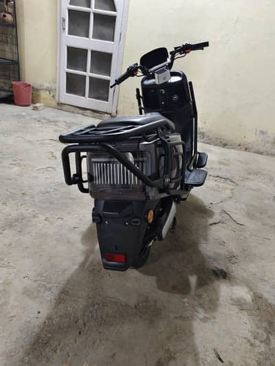 okla onyx Scooty 10 by 10
