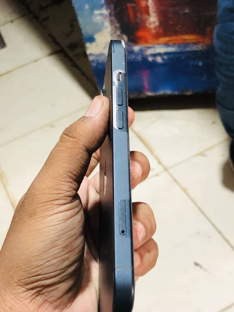 Apple iPhone 13 2