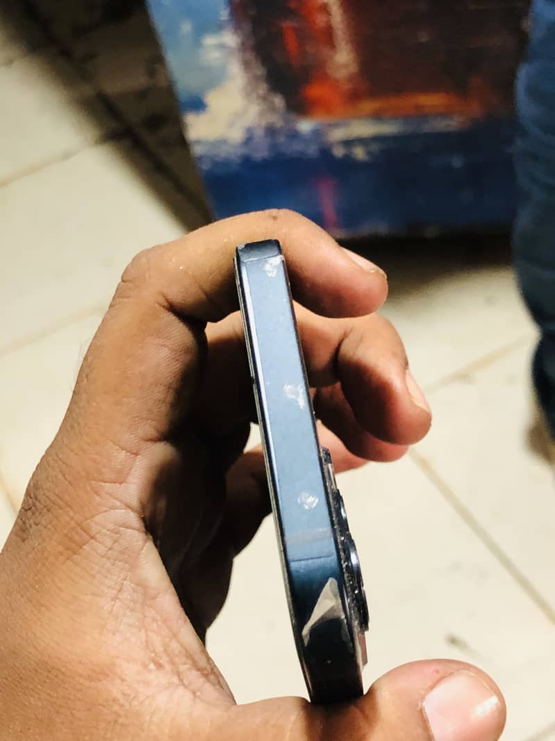 Apple iPhone 13 4