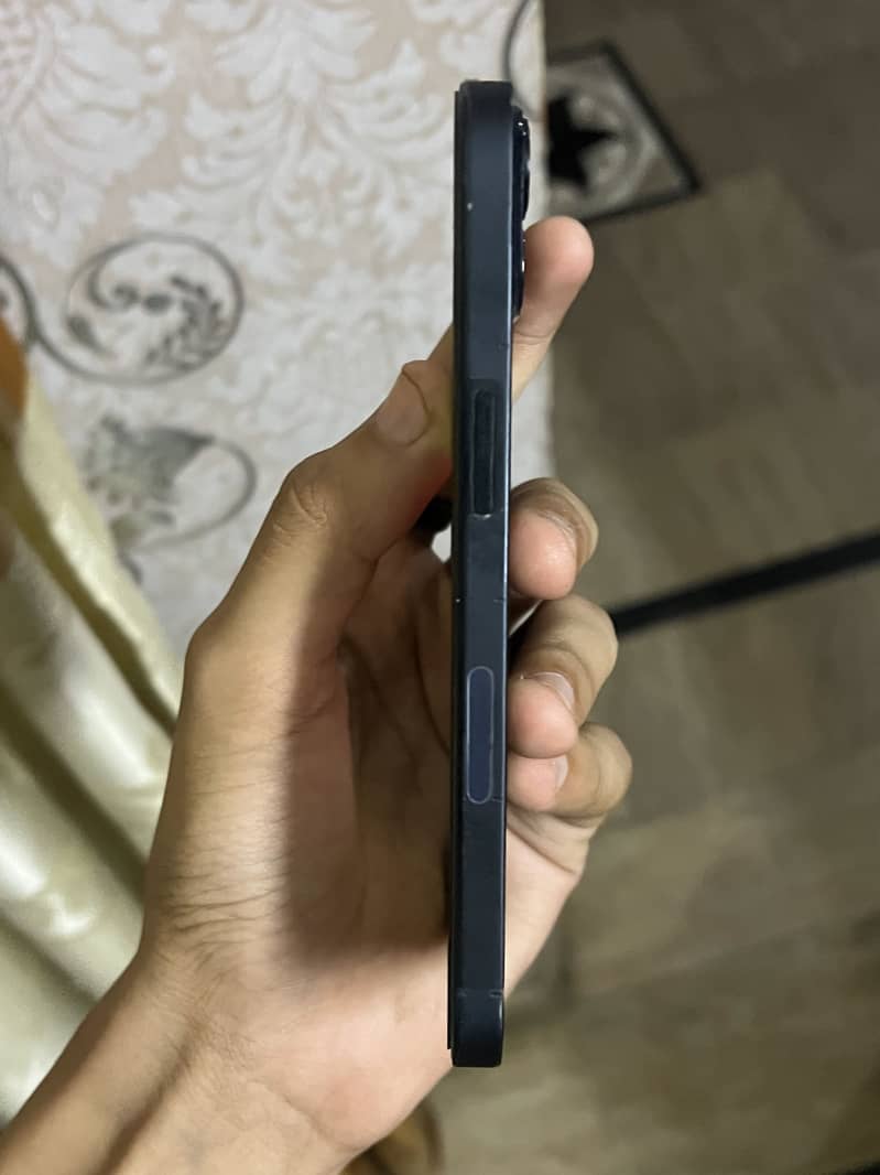 Apple iPhone 13 2