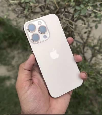 Apple iPhone 16 Pro jv