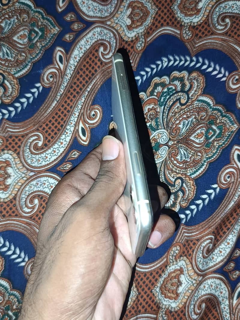 Apple iPhone 11 0