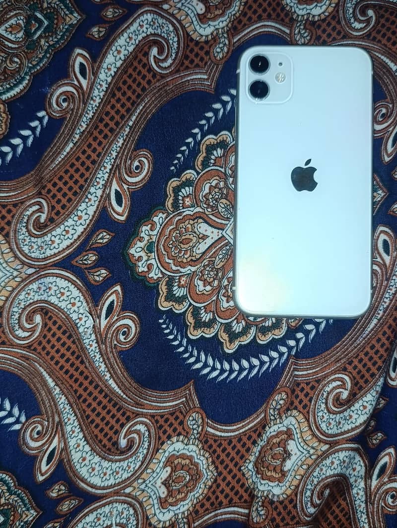 Apple iPhone 11 4