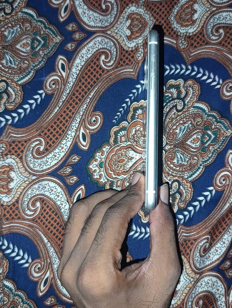 Apple iPhone 11 5