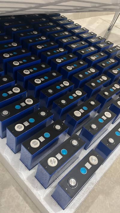 Lithium bettery cells high voltage available lipo4 gushing 340 & eve
