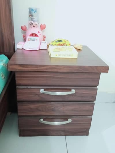 Queen Size Bad With Side Tables and 2 separate wordrobe