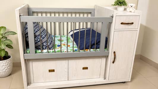 baby cot