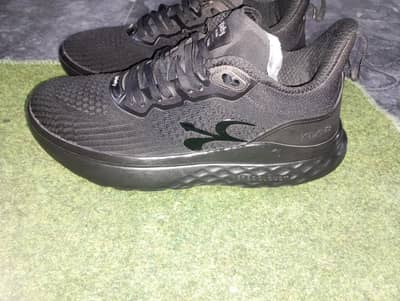gdefy XLR8 RUN original shoes size UK 9.5 number euro 44.5