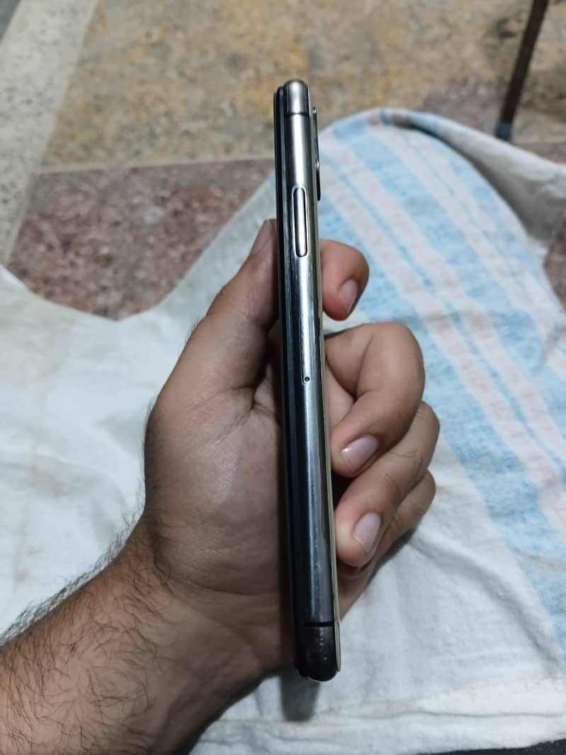 iPhone X 4