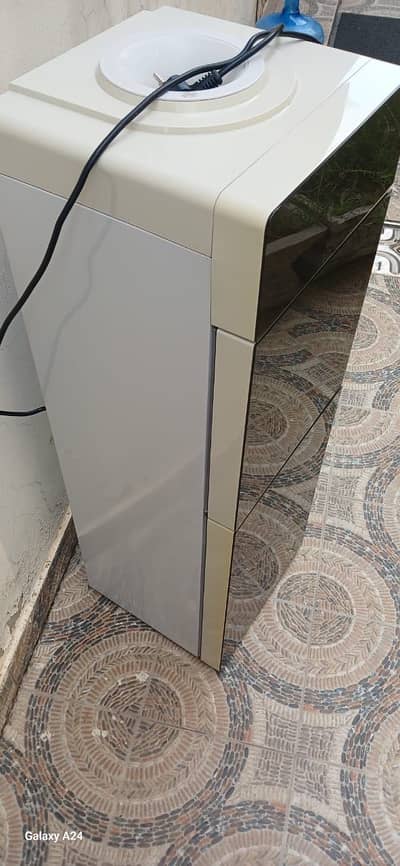 Haier water dispenser