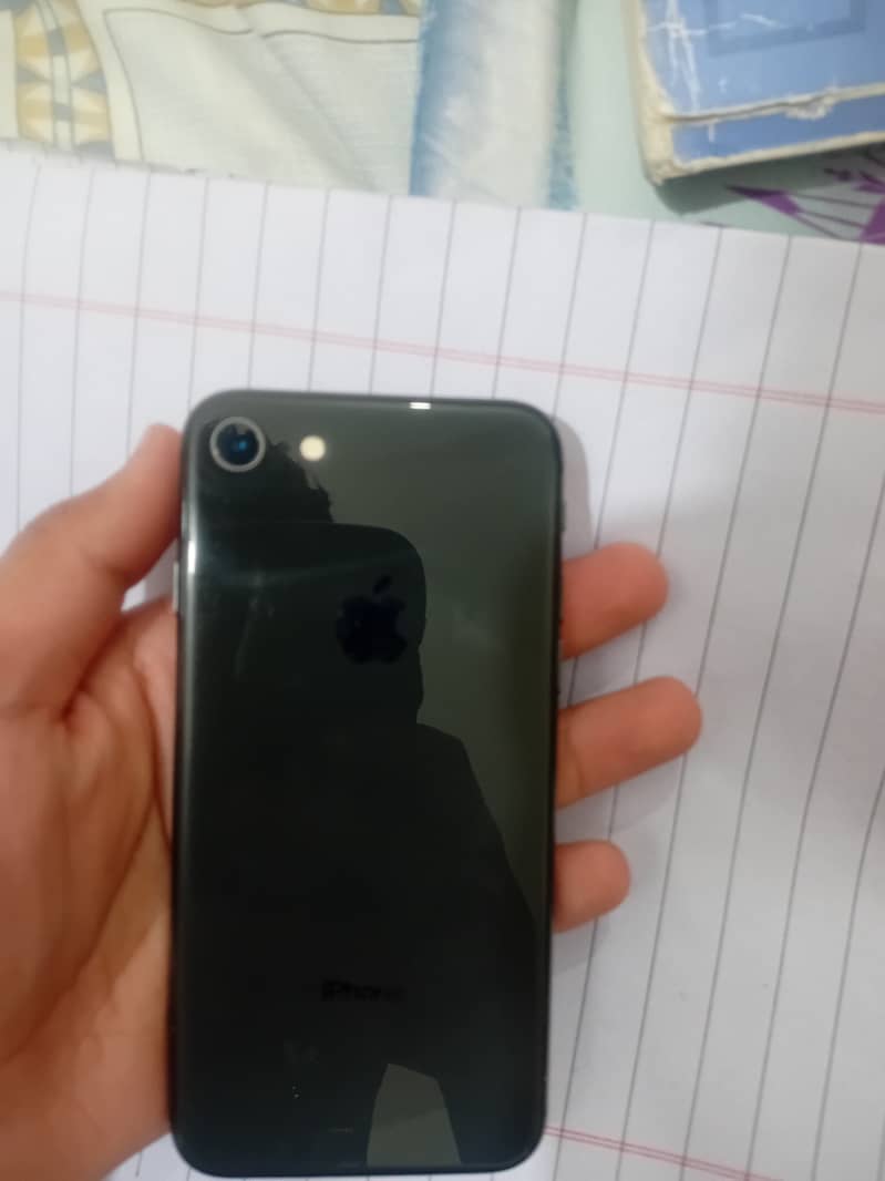 Apple iPhone 8 1
