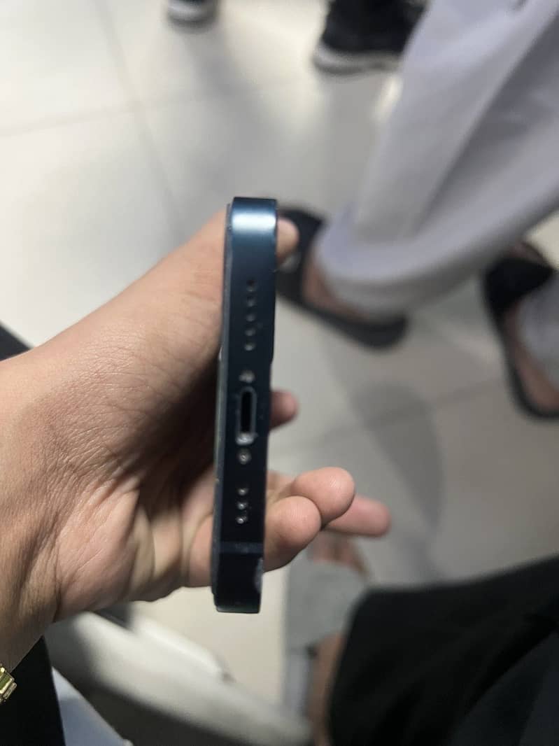 Apple iPhone 13 2