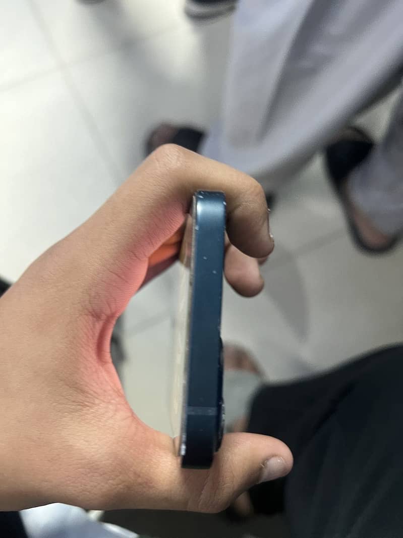 Apple iPhone 13 4