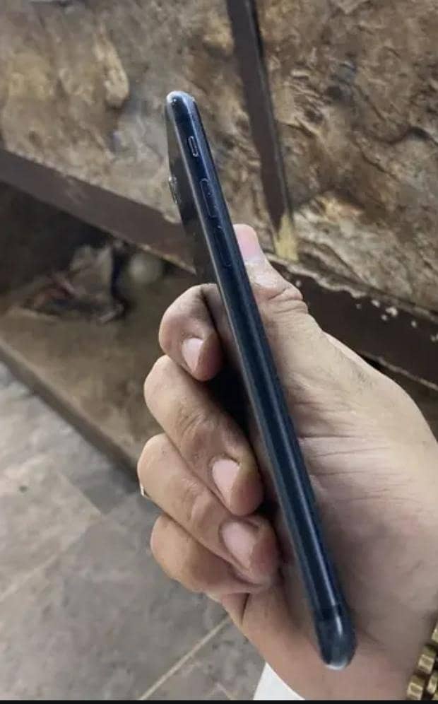 Apple iPhone 7 3