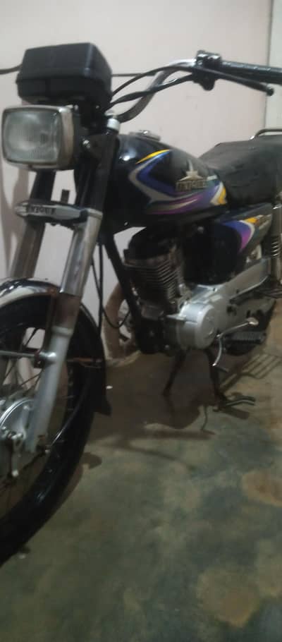 unique 125 full karak like zero meter chamakti hwi condition 2012