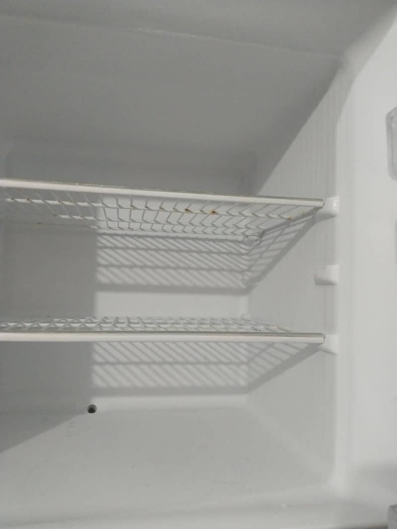 DAWLANCE REFRIGERATOR 4
