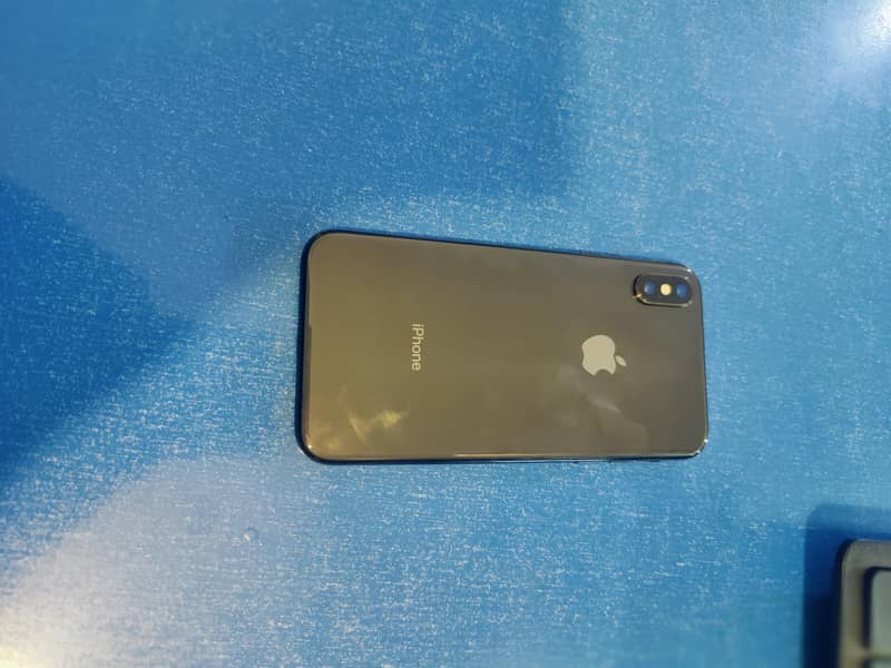 Apple iPhone X 4