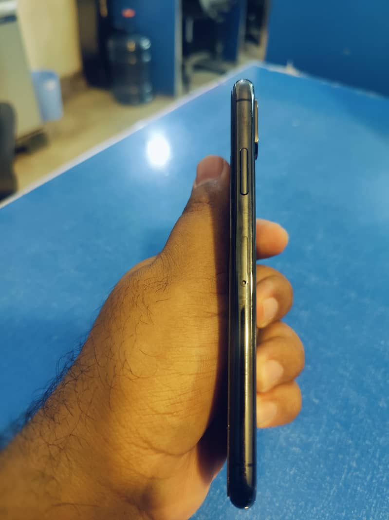Apple iPhone X 5