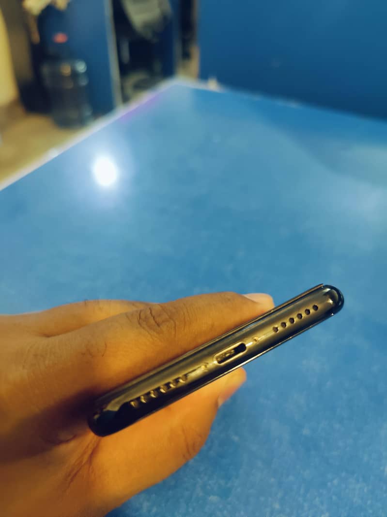 Apple iPhone X 6