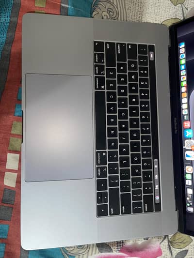 Apple MacBook pro 15-Inches 2019 | Core i9 | 16 GB RAM |  512 SSD |