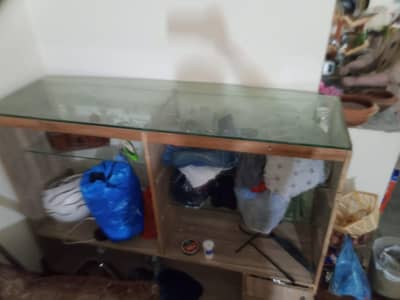 counter with heavy glass