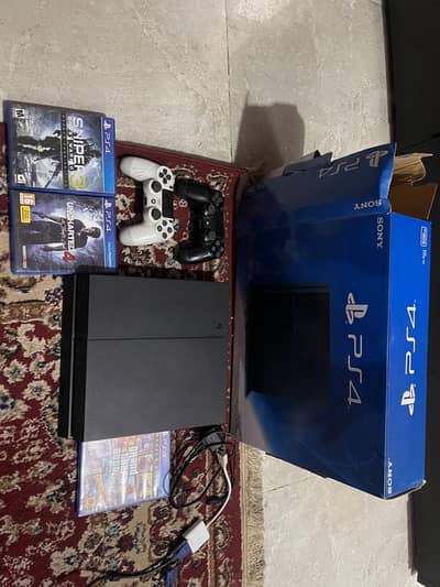 PS 4 - 2 Controllers - 3 DVDs - GTA V