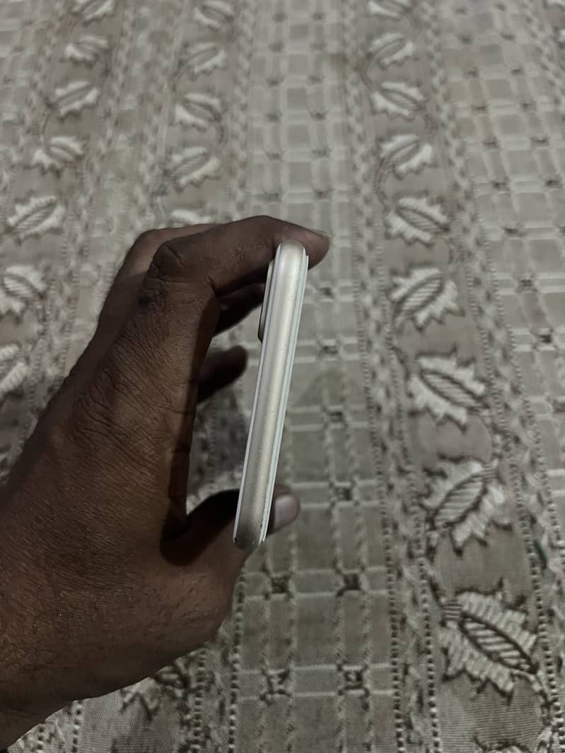 Apple iPhone 7 Plus 3