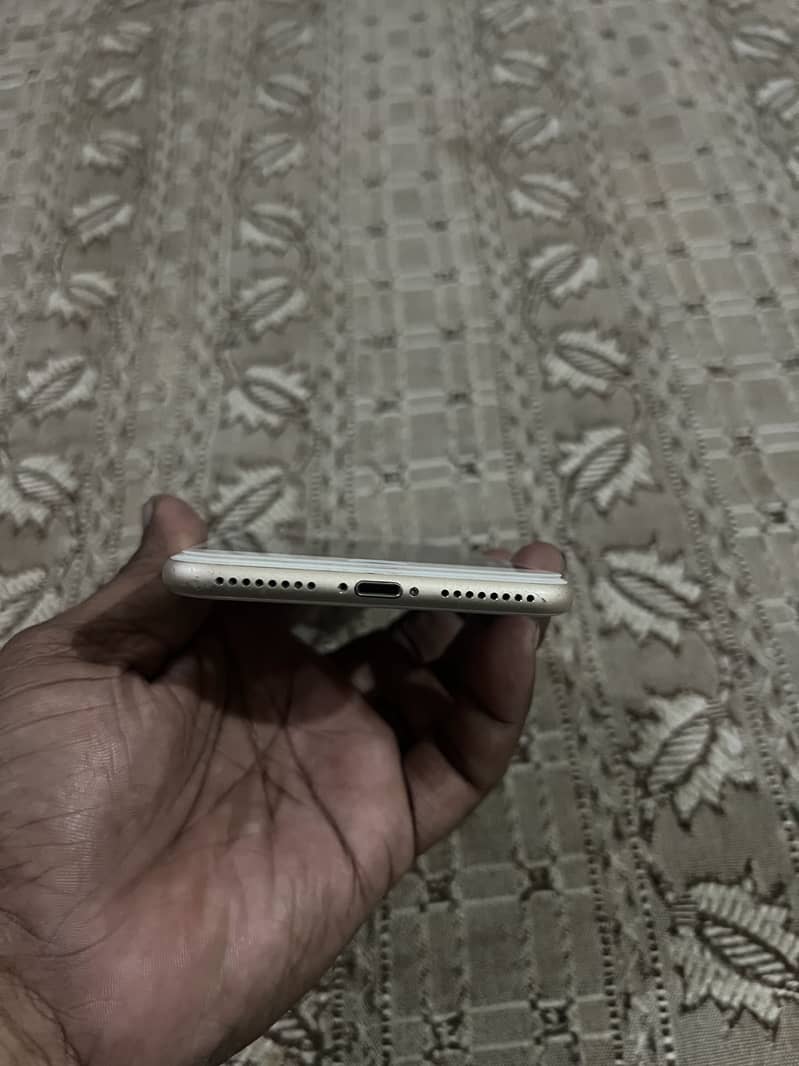 Apple iPhone 7 Plus 5