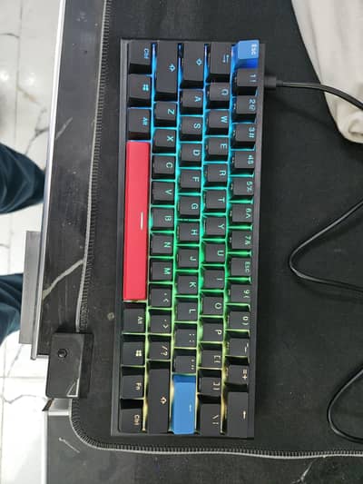 DUCKEY ONE 2 MINI 60 PERCENT KEYBOARD !