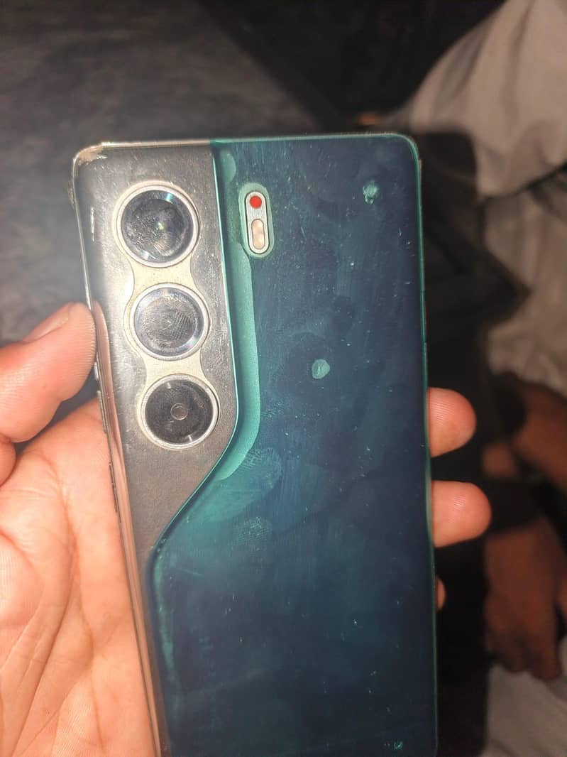 Tecno CAMON 40 Pro 0