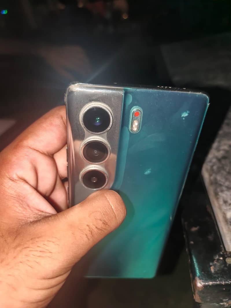 Tecno CAMON 40 Pro 1