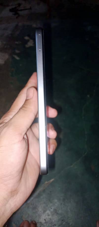 REALME C100i  4/64   7000 mAh battery
