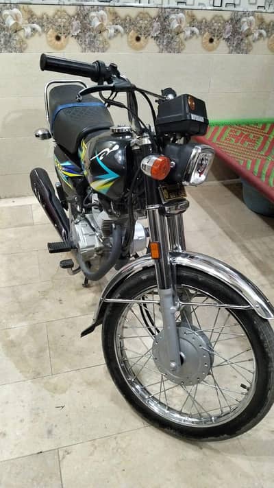 Honda CG 125 2025 model (2026 sticker) 7000 km only brand new cond