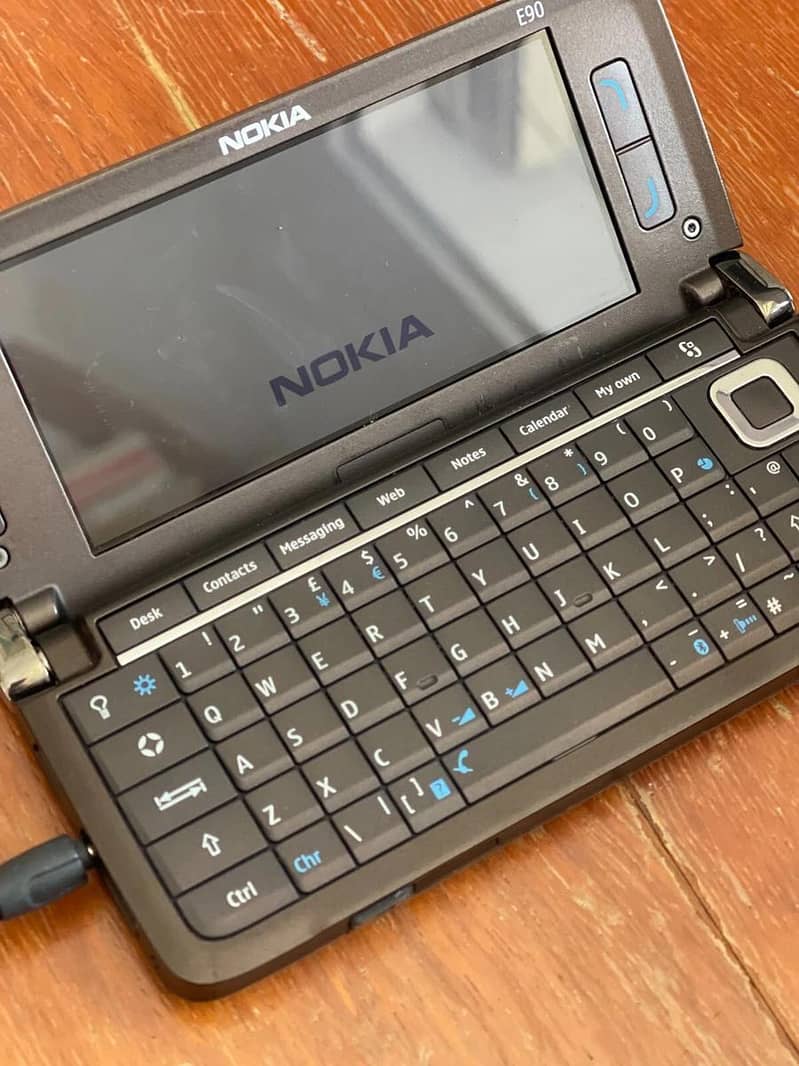 Nokia E90 1