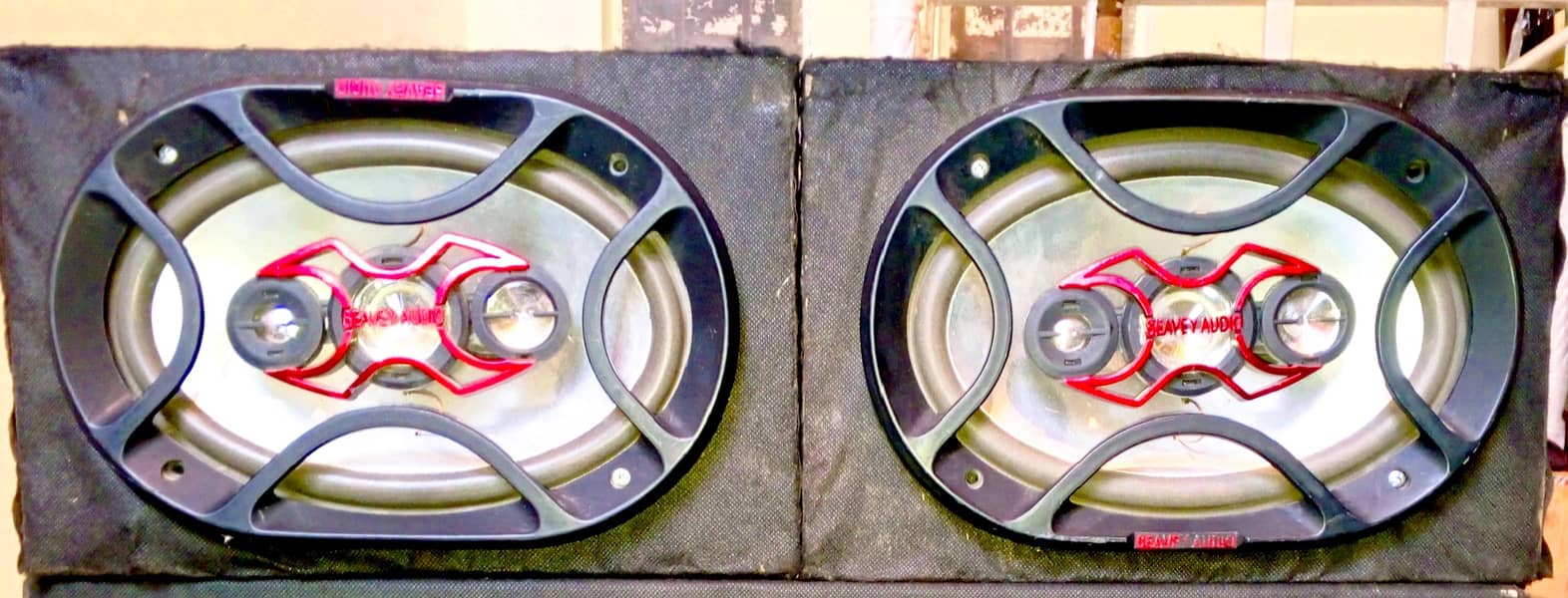 2 SPEAKER WITH BOX 1