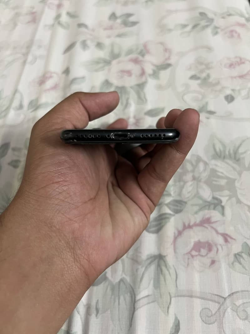 Apple iPhone 7 2