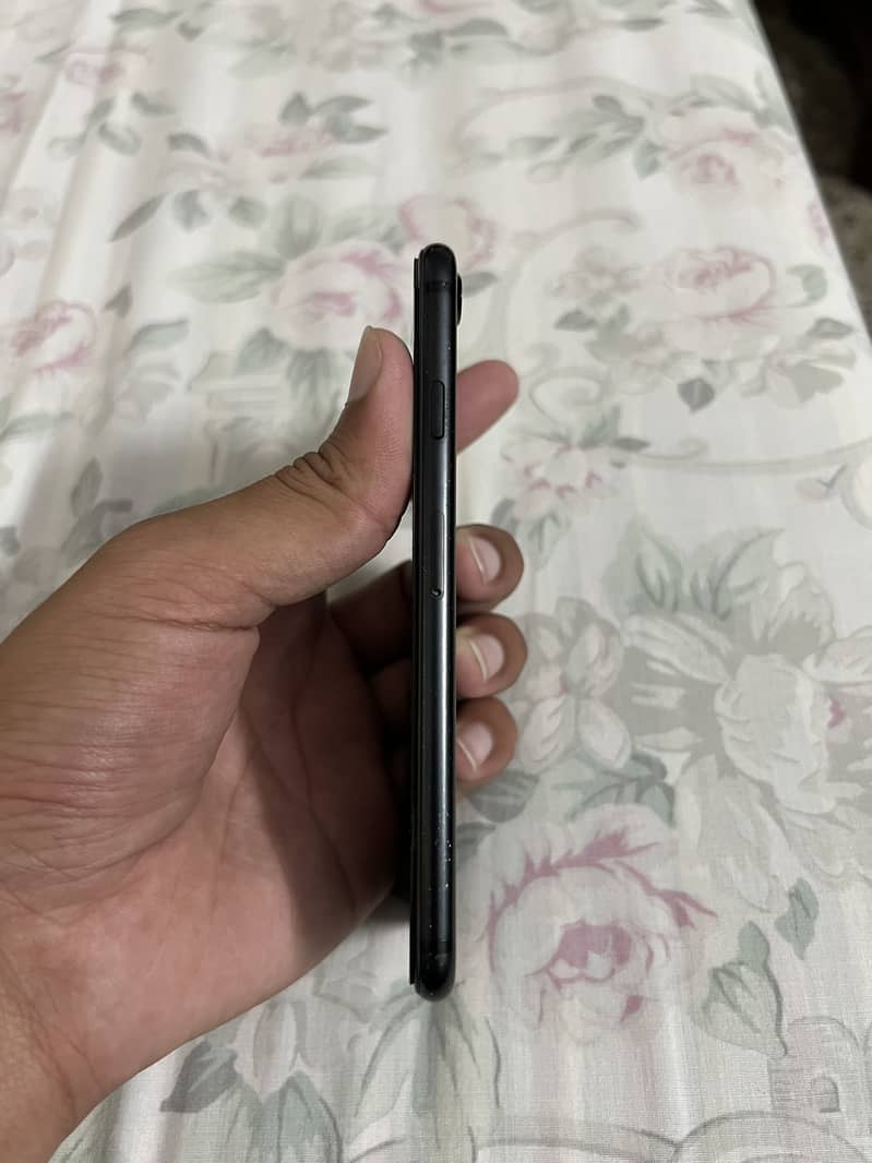Apple iPhone 7 3