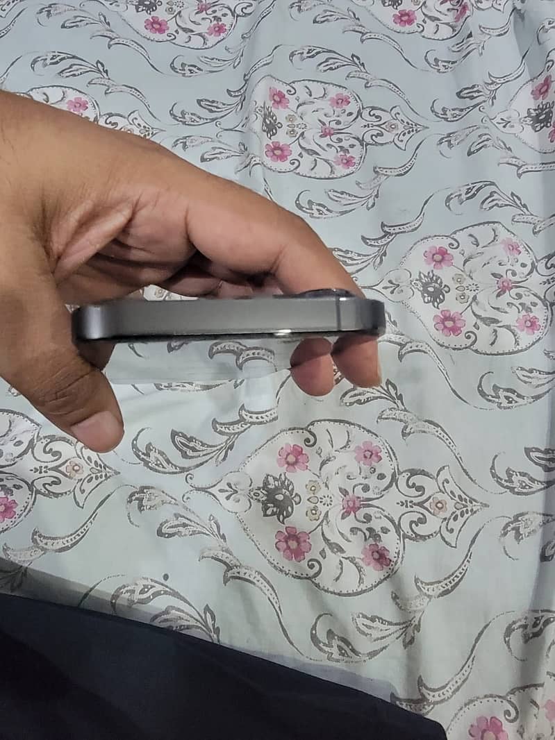 Apple iPhone 13 Pro 1