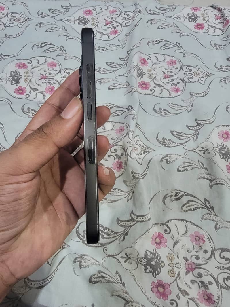 Apple iPhone 13 Pro 2
