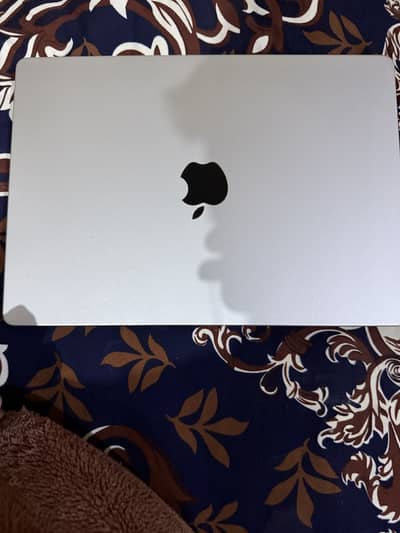 MacBook Pro M4 Pro 14inch 24gb 512gb 17 cycles under warranty