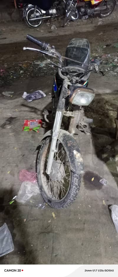 file cplc clear hai tanki side covers new hai Ringo km hai bike me