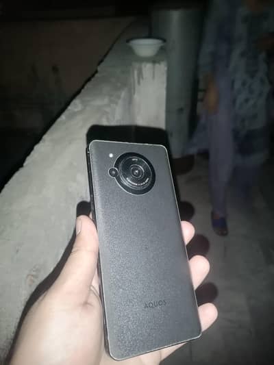 Sharp Aquos R7