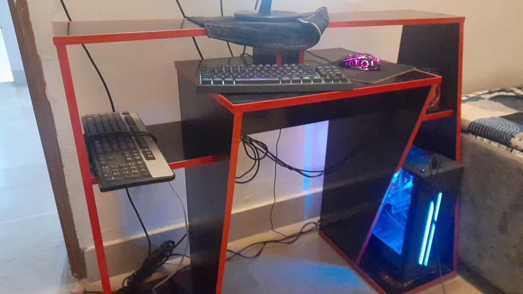 Gaming table 0