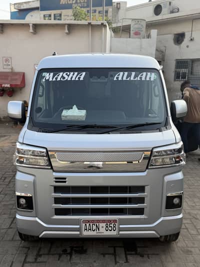 Toyota Van 2022 top of thei line