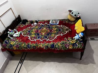 Single bed in good condition in reasonable price tag