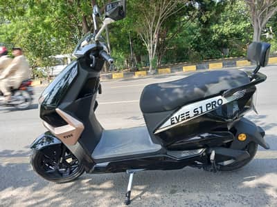 evee scotey S1 pro. . 2000 motor. . 100km per charge
