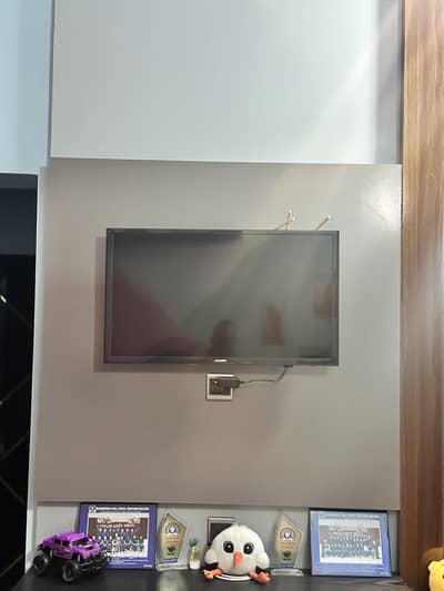 SAMSUNG 32 inch LED TV