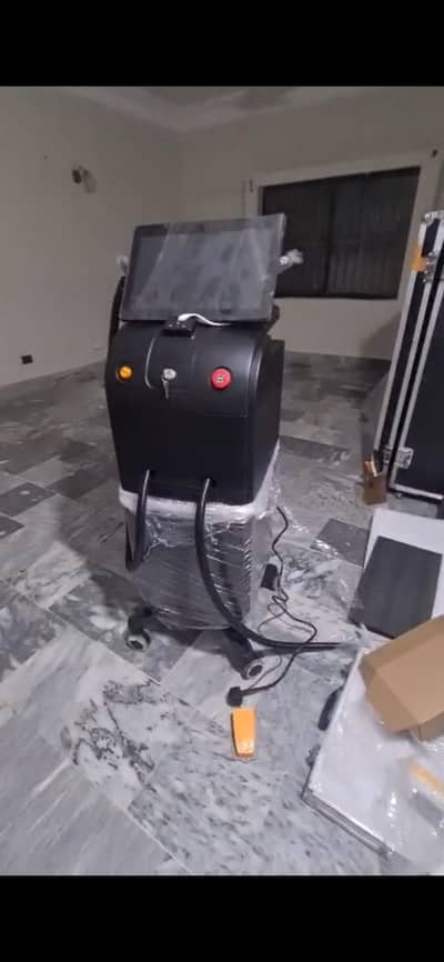 DIODE LASER 1500W + 1800W (with 2 handles) imported from USA